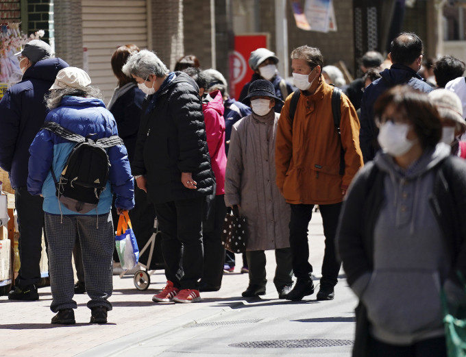 西浦博指，希望民众尽可能减少外出。AP