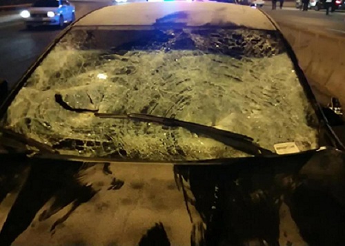 車頭風擋玻璃碎裂。 網上圖片