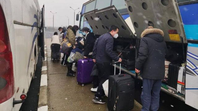 自乌克兰撤离中国公民可临时免签入境罗马尼亚。