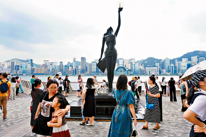 作為國際大都會，香港的動感和魅力對新增的8個城市旅客有一定吸引力。