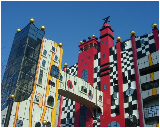 舞洲工厂看上去像色彩缤纷的主题乐园。网图