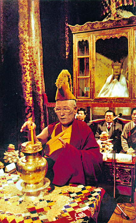 藏傳佛教的金瓶掣籤儀式，選出轉世大活佛人選。