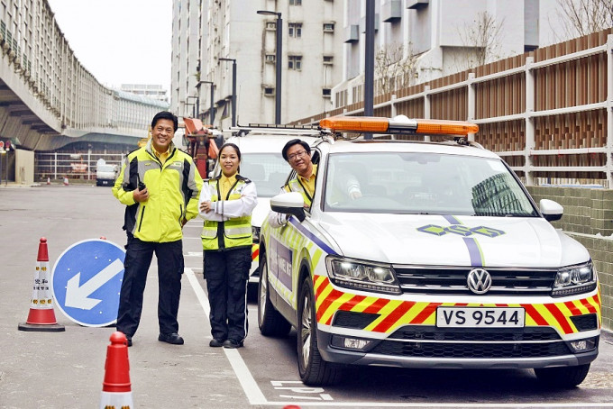 何陵佳(左起)、黎少滿和譚炳基，成功轉職交通督導員。