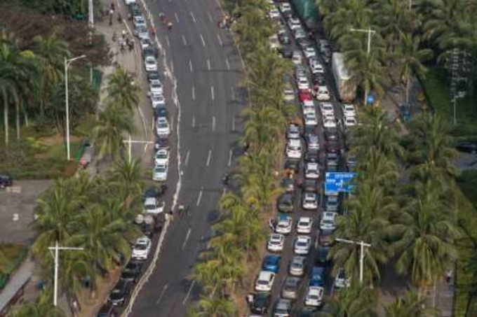 滯留車輛排隊已超過5公里。