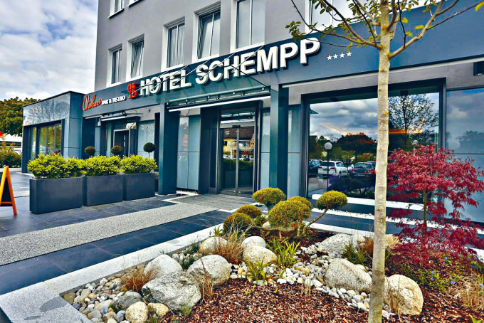奧格斯堡入住的申普酒店，房價每晚六百港元有找。