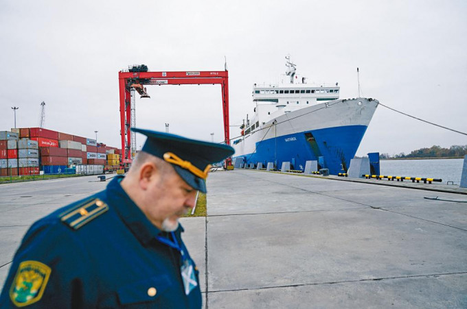 加里寧格勒港口的俄羅斯海關官員。