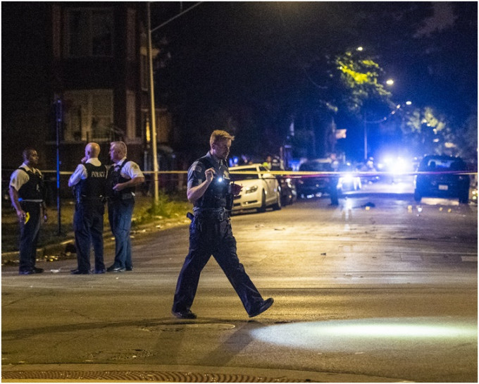 大部分枪击案发生在芝加哥南部及西部大多在午夜至凌晨发生。 AP
