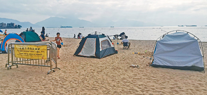 现时不少人到泳滩消遣，会架设太阳挡，绕过不可竖设帐篷规定。