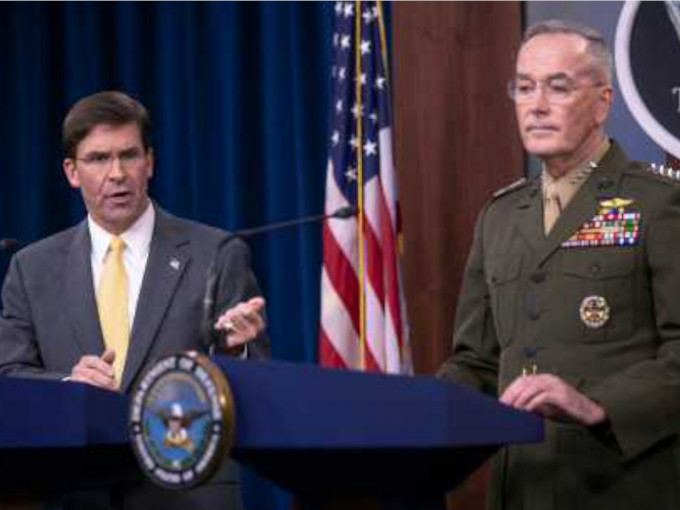 （左起）美国国防部长艾斯培与参谋首长联席会议主席邓福德首度召开联合记者会。AP