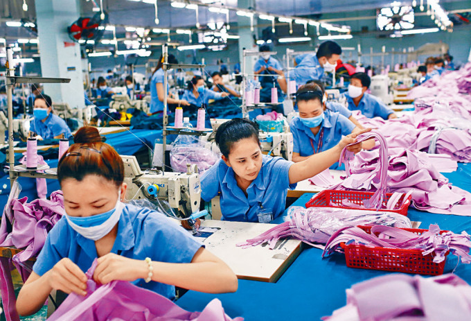 越南近年吸引不少外资进驻。图为一家制衣厂。
