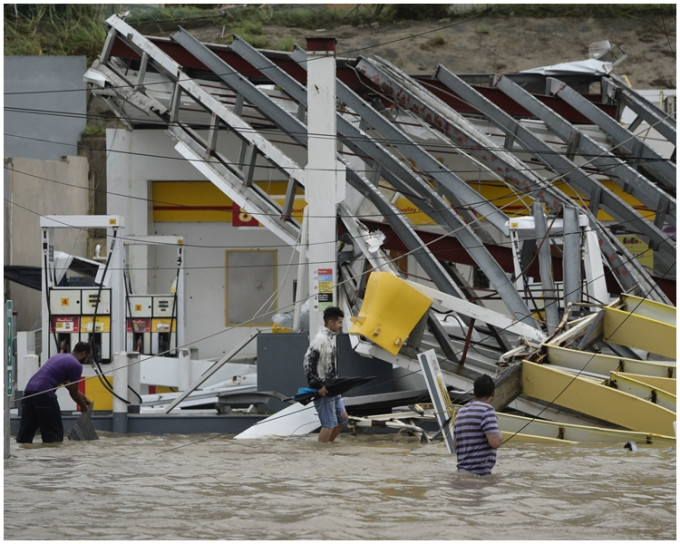 颶風造成廣泛破壞和嚴重水浸，波多黎各全島停電。AP圖片