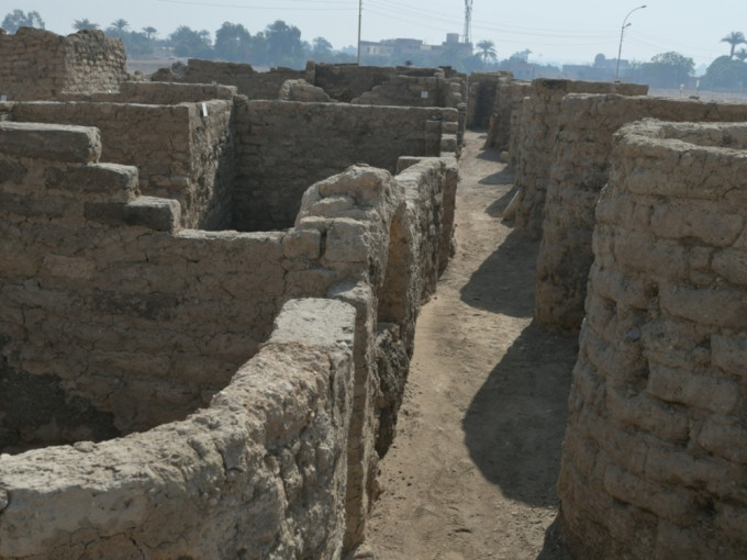 埃及南部城市樂蜀發現距今三千多年的古埃及重要都城遺址。新華社圖片
