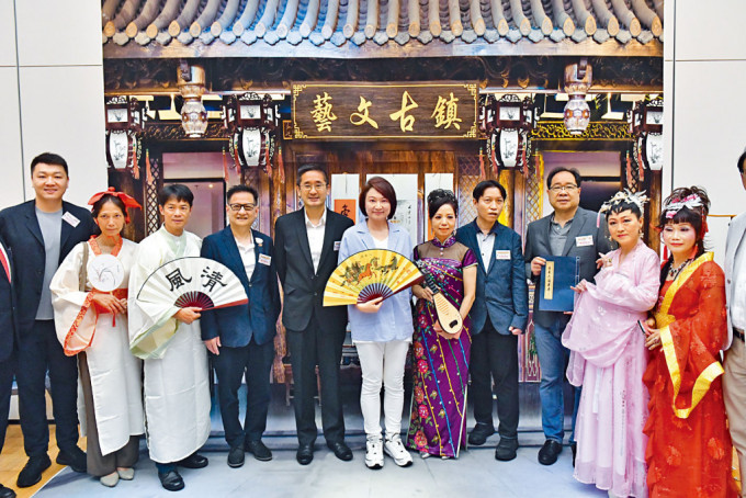 李慧琼昨日出席民建聯九龍城支部聯同民政處等合辦的傳統技藝慶回歸親子嘉年華。