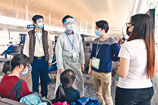 聂德权到武汉接滞留湖北港人回港。