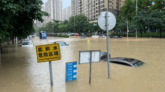 广西南宁暴雨令多处地区水浸。新华社