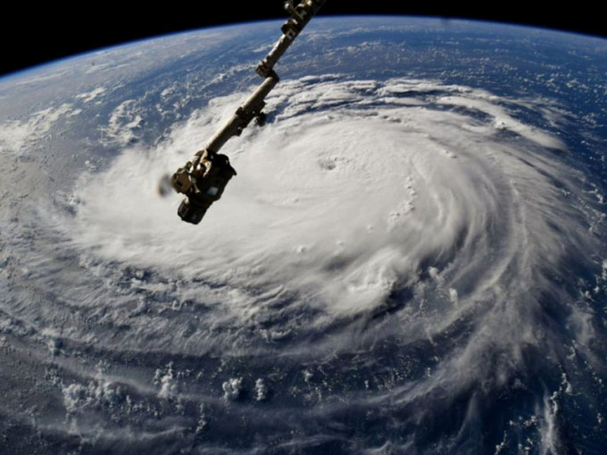 飓风逼近美国东岸南卡罗来纳州指令沿岸居民撤离。AP