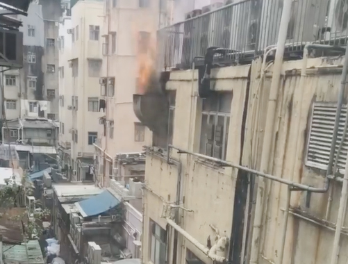油烟槽突然起火。 香港突发事故报料区FB图