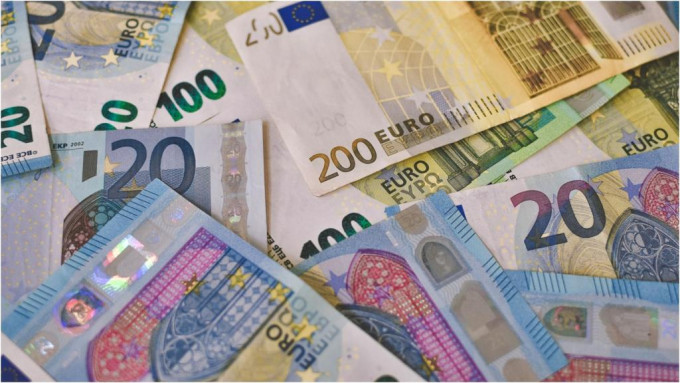 7月份以来，欧罗对美元汇率跌至近20年来最低值。资料图片