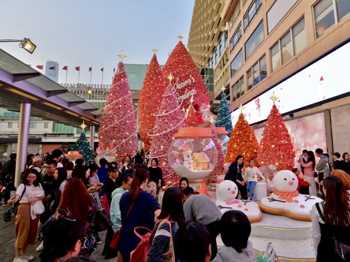 去年海港城也有圣诞装饰。资料图片