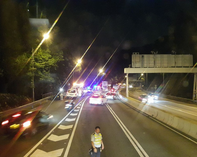 獅子山隧道入沙田四車相撞龍尾到浸會醫院。網上圖片
