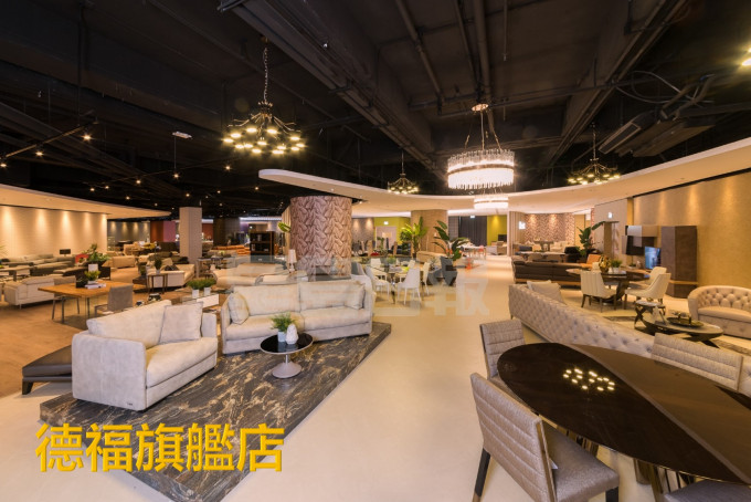 歐化傢俬於九龍灣開設新旗艦店，劃分不同主題，裝潢採歐洲風格，擺放歐陸家具，包括Home Office傢俬、地毯、掛畫等。