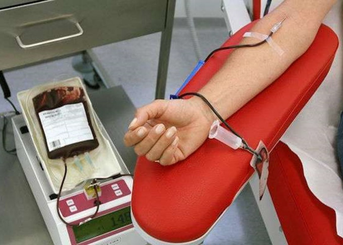 新冠疫情下台捐血民众大减，当地开始出现「血荒」。网图