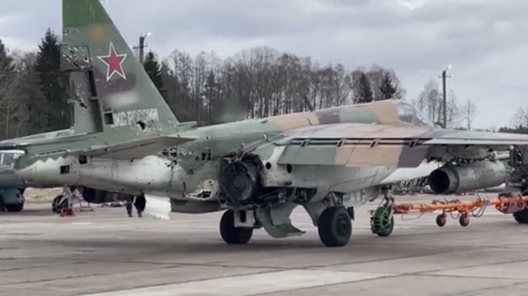 被導彈擊中後成功回航的蘇-25攻擊機。網上圖片