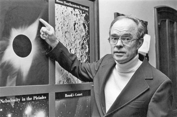 帕克一九九七年展示太陽風圖像。