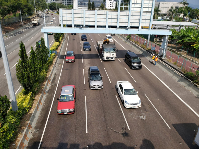 吐露港公路来回全线于中午前重开。