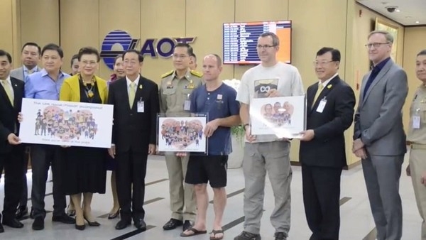 泰國官員致贈手繪的英國洞穴搜救專家畫像。（網圖）