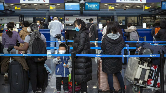 台灣對全球旅遊警示降為第二級。AP資料圖片