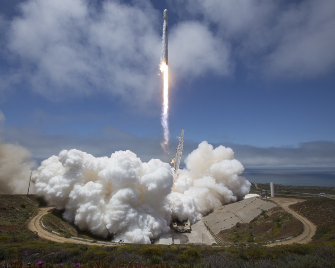 SpaceX的「獵鷹9號」火箭升空。AP