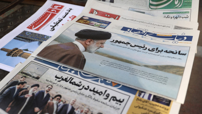 伊朗总统莱希在直升机坠毁事故中罹难，当地报章头版报道。 路透社