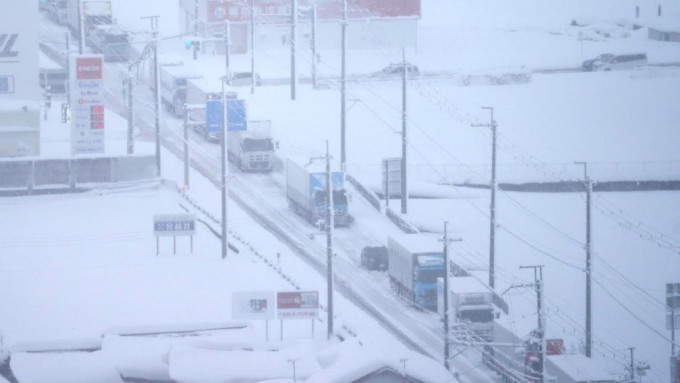 滋賀縣降下破紀錄大雪。網上圖片