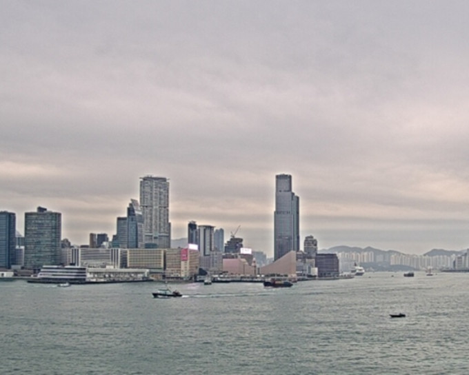 预测今日多云有一两阵微雨。天文台图片