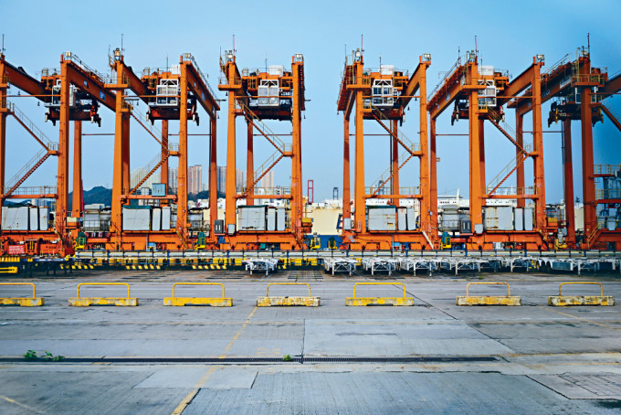 香港货运码头吞吐量连跌7年，早已是不繁忙港口。