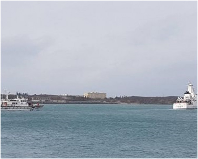 湖海巡队将大陆渔船驱离运搬船越界。