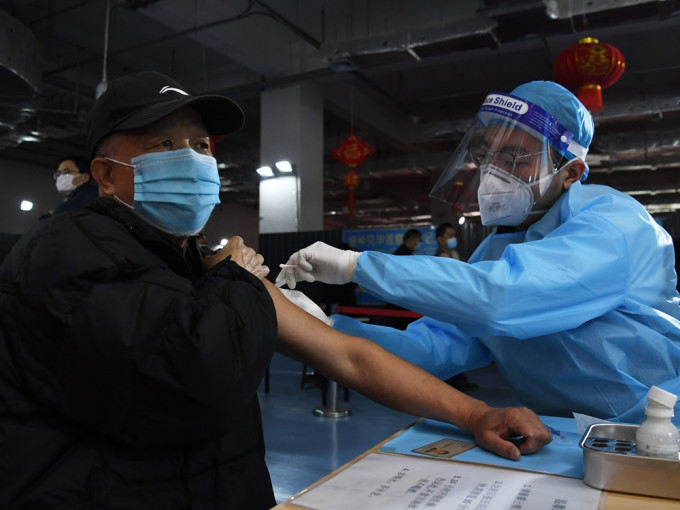 內地疫苗接種率約只有4.6%。新華社圖片