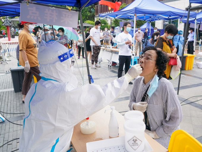 内地增94宗新冠感染，以扬州数字占最多。新华社图片