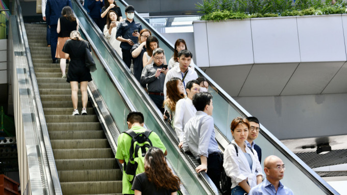 公务员事务局9.20起上海北京办招聘讲座 鼓励内地大学港生投考公务员。