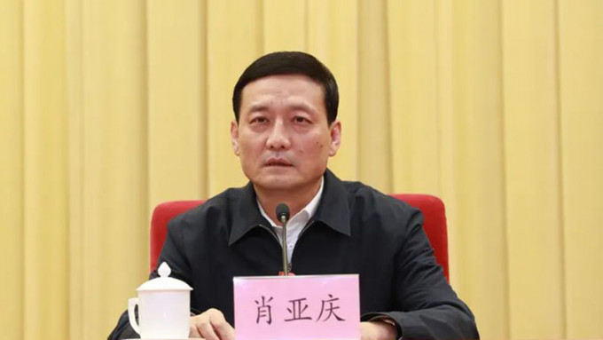 原工信部部长肖亚庆「断崖式贬官」 降为一级主任科员。 网图