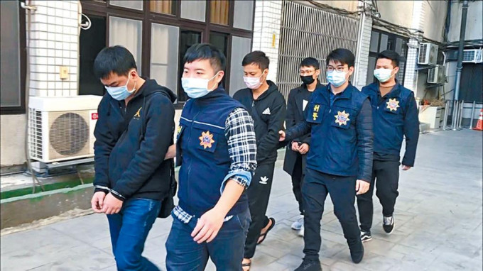 台灣竹聯幫多名成員涉柬埔寨詐騙案被捕。