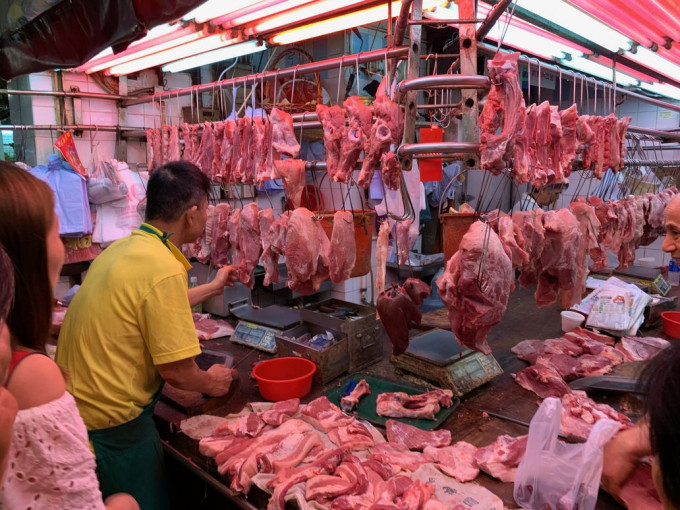 新鲜猪肉今天恢复应市。 资料图片