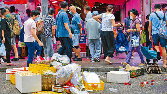 政府建議大幅提高亂拋垃圾及店鋪阻街的罰則。資料圖片