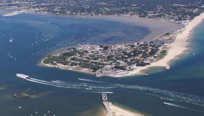 普尔港（Poole Harbour）有油田发生泄漏事故。(图片：www.pooletourism.com)