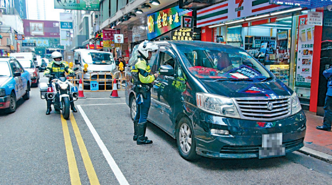 1813張定額罰款告票涉及違例泊車。資料圖片