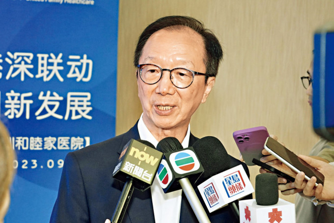梁錦松昨在深圳出席一項活動後接受記者訪問。