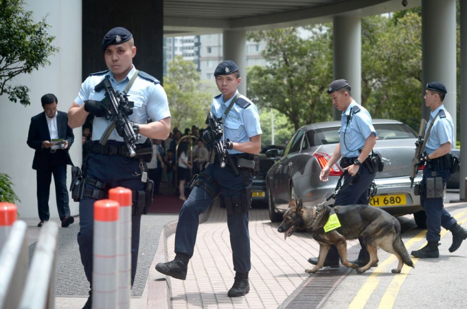 警員持MP5衝鋒槍。資料圖片