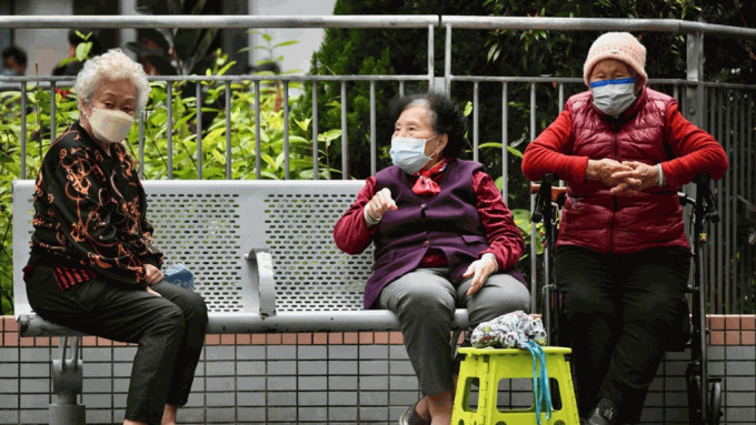 社会服务联会的「香港百岁老人研究」指近三成照顾者称长者出现抑郁情绪。资料图片