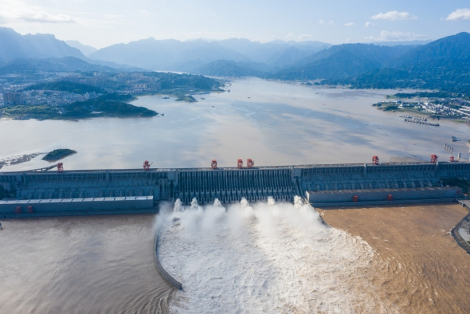 三峽水庫有效攔蓄長江2020年第3號洪水削峰達36.7%。（新華社圖片）